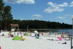 Plage de l'étang de La Jemaye
