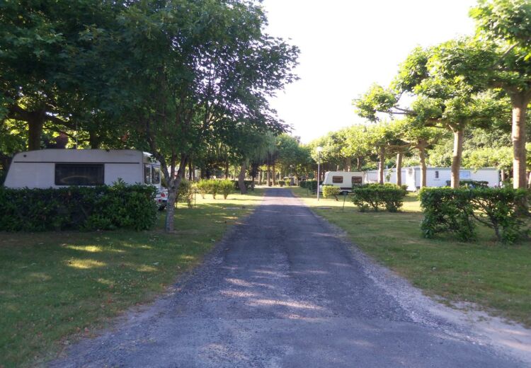 Méridien Allée caravanes1