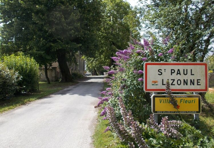 Périgord Inattendu - Village Fleuri Saint-Paul Lizonne