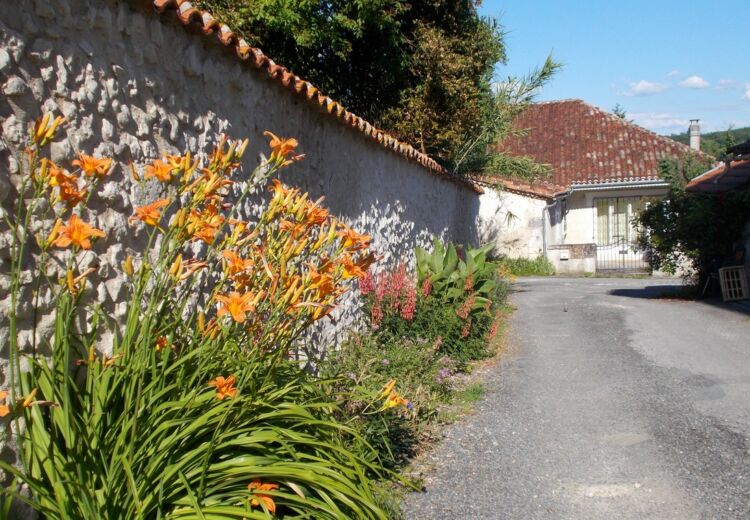 Périgord Inattendu - Village Fleuri Saint-Paul Lizonne
