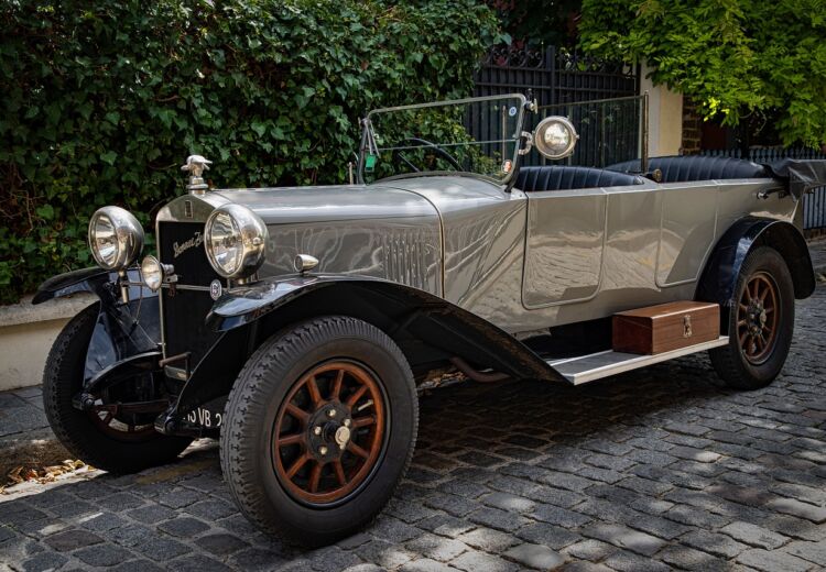 VOITURE ANCIENE