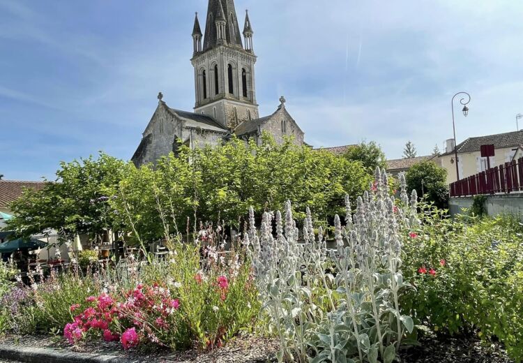 Périgord Inattendu - Village Fleuri Villetoureix