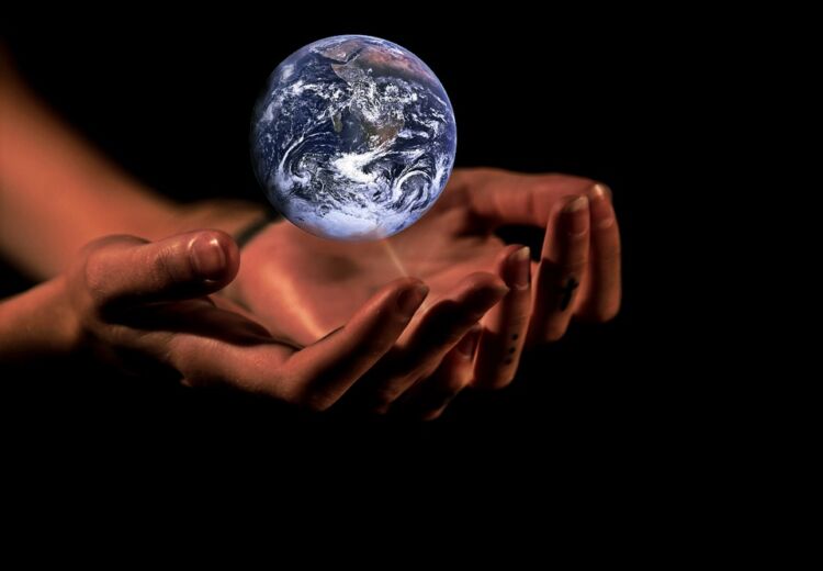 hands-1222866_960_720